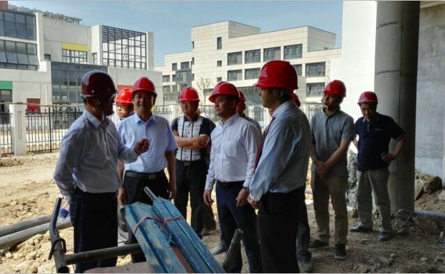 > 走进乐鱼在线注册_乐鱼（中国） > 乐鱼在线注册_乐鱼（中国）掠影  	 张爱平陪同轨道交通公司董事朱明勇视察工地